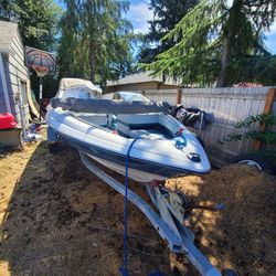 Bayliner capri boat