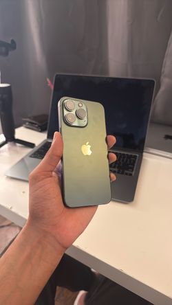 Apple iPhone 13 Pro Alpine Green