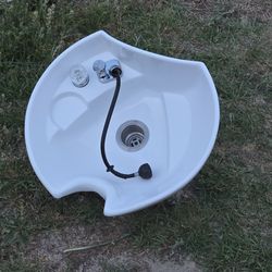 Shampoo sink