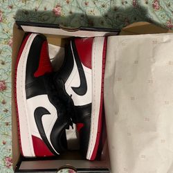 8.5 Air Jordan 1s Low Bred Toe 2.0