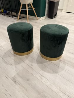 Nahdia Velvet Ottoman - Green Color