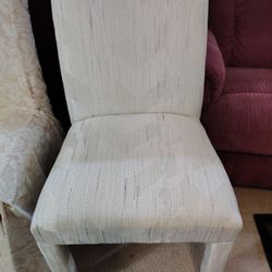 4 Beautifull Parsons Dining Chairs