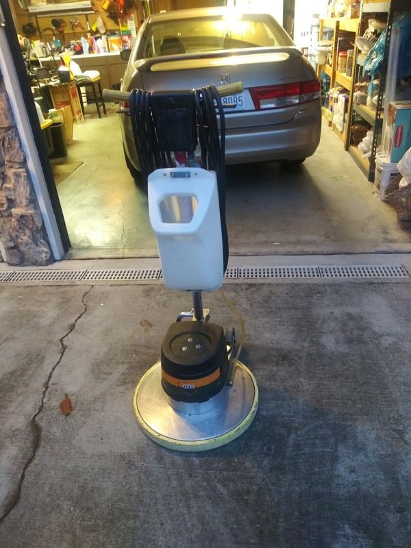 NSS 20" FLOOR BUFFER/ with Tank for Sale in Auburn, WA OfferUp