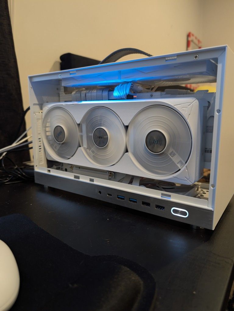 RTX 5070 TI 7800X3D MINI ITX White Build Gaming PC