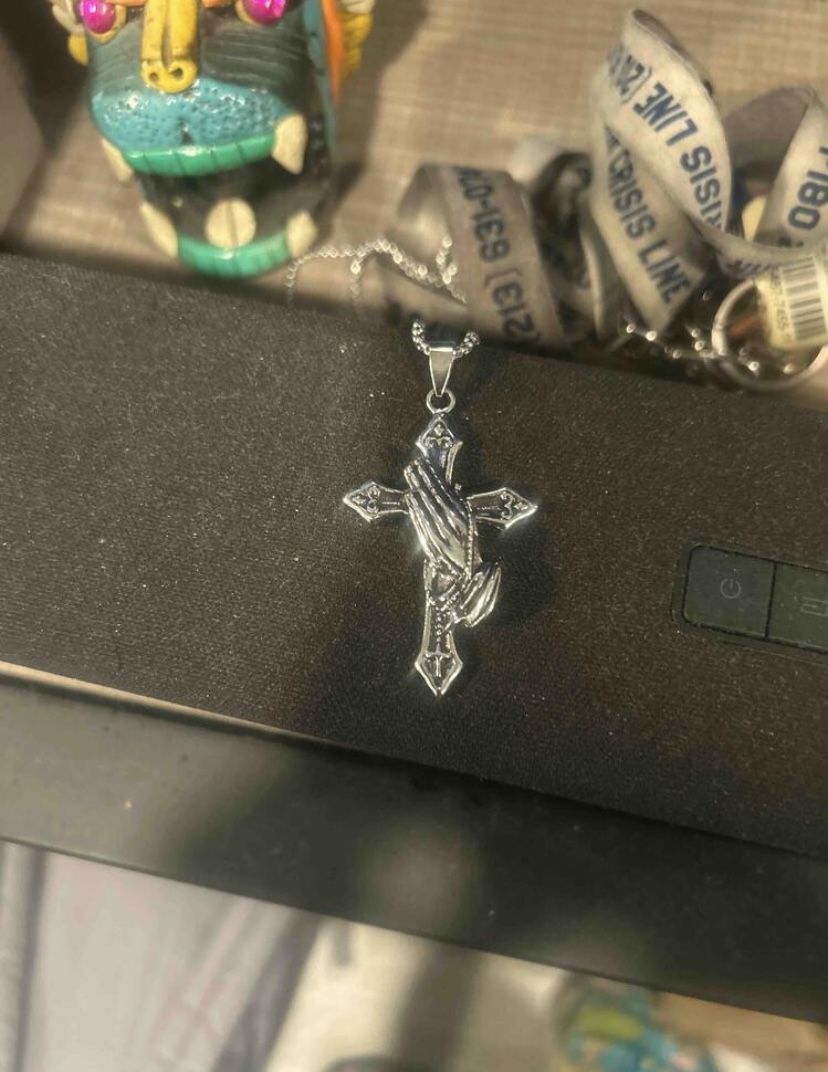 Praying Hands Cross Neclace