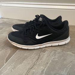 Women’s Size 8 Nike Sneaker 