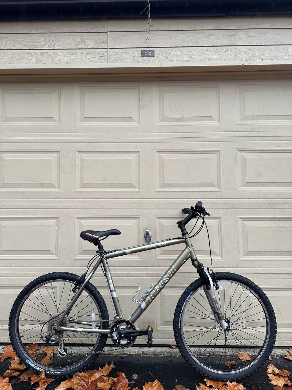 Trek 3900 Mountain Bike – 21” Frame (53.5 cm) – Aluminum – 26” Wheels - Men’s Bicycle