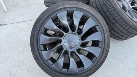 Tires & rims for Tesla