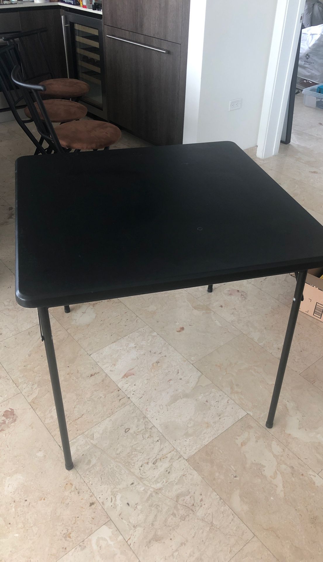 Foldable square table