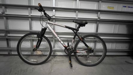 GT Avalanche 3.0 Mountanin Bike  26”