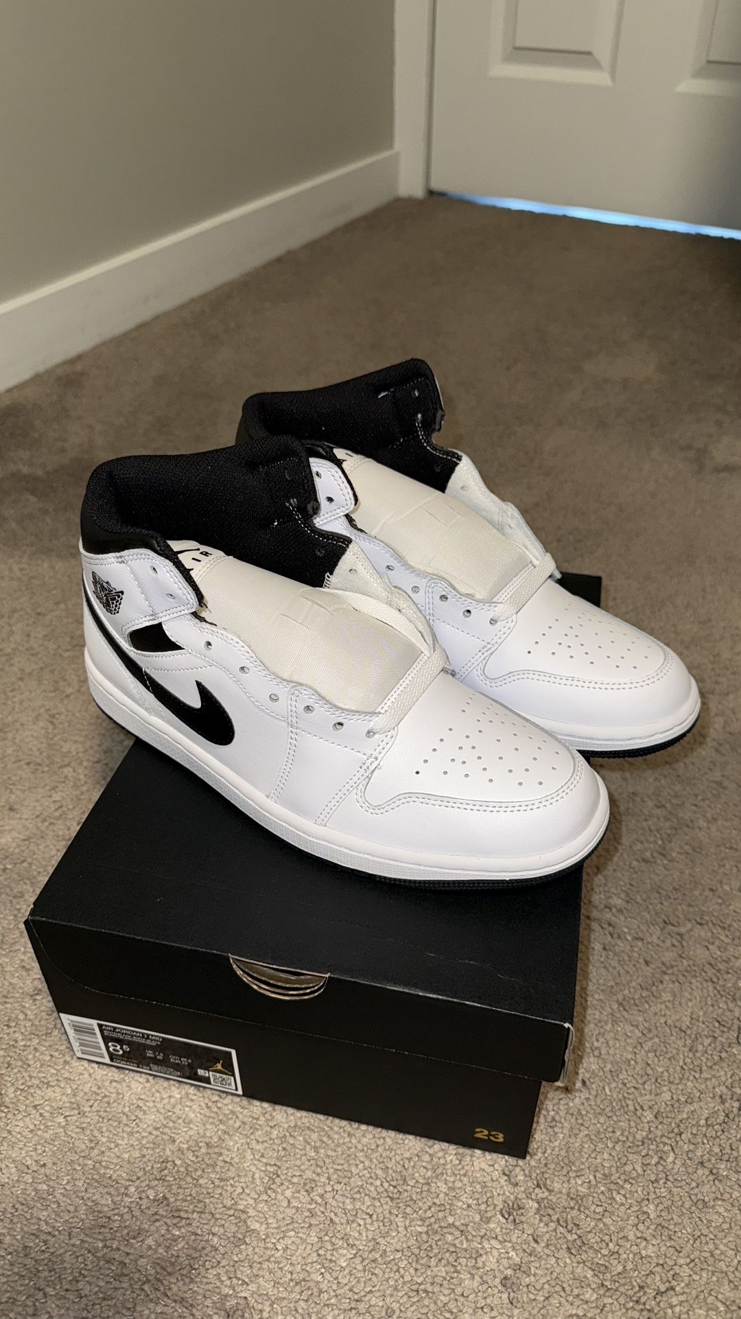 Jordan 1 Reverse Panda Mid