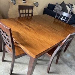 Comedor De 4 Sillas 🦖