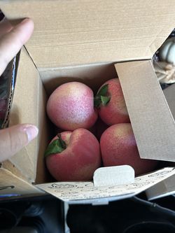 Fake peaches & backdrop & banner babyshower