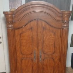 Good condition spacious Armoire