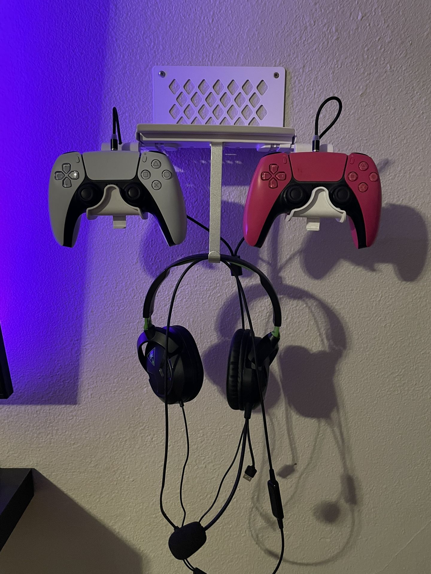 PS5 Wall Mount And 2 Controllers +headset