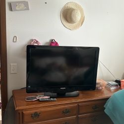 32 HTV works great not a smart TV