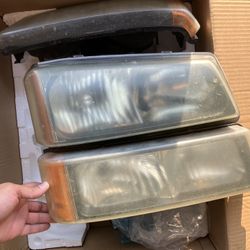 03-06 Chevrolet Silverado Avalanche Headlights 