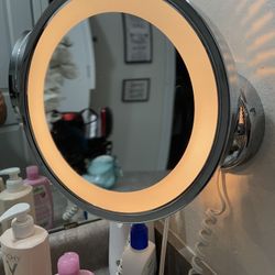 Mirror With Light 
