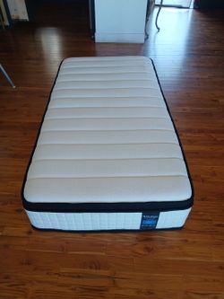 Like new quality twin mattress - 13 inches thick