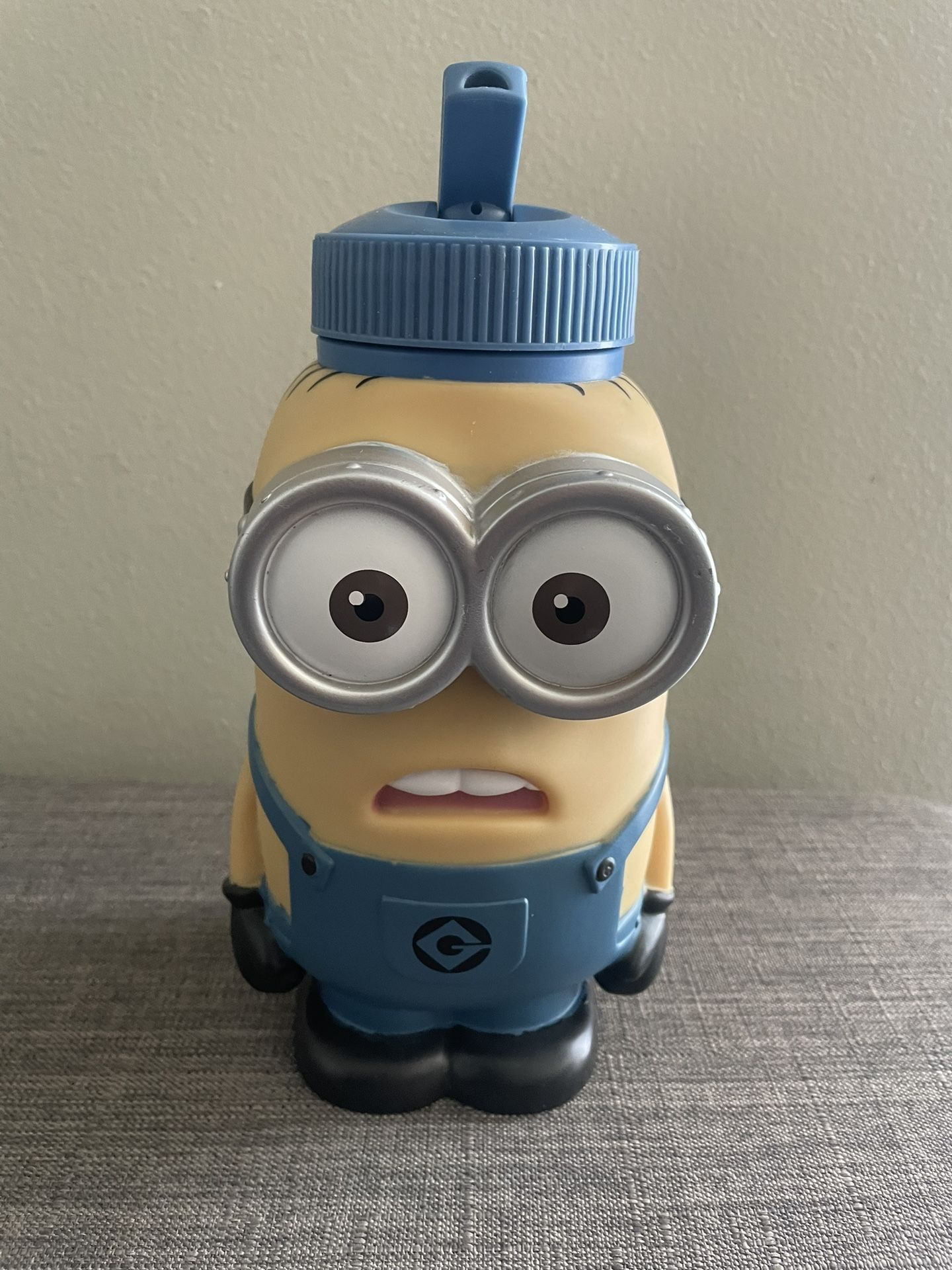 Universal Studios Despicable Me Minion Mayhem Souvenir Sipper Cup Drink Bottle