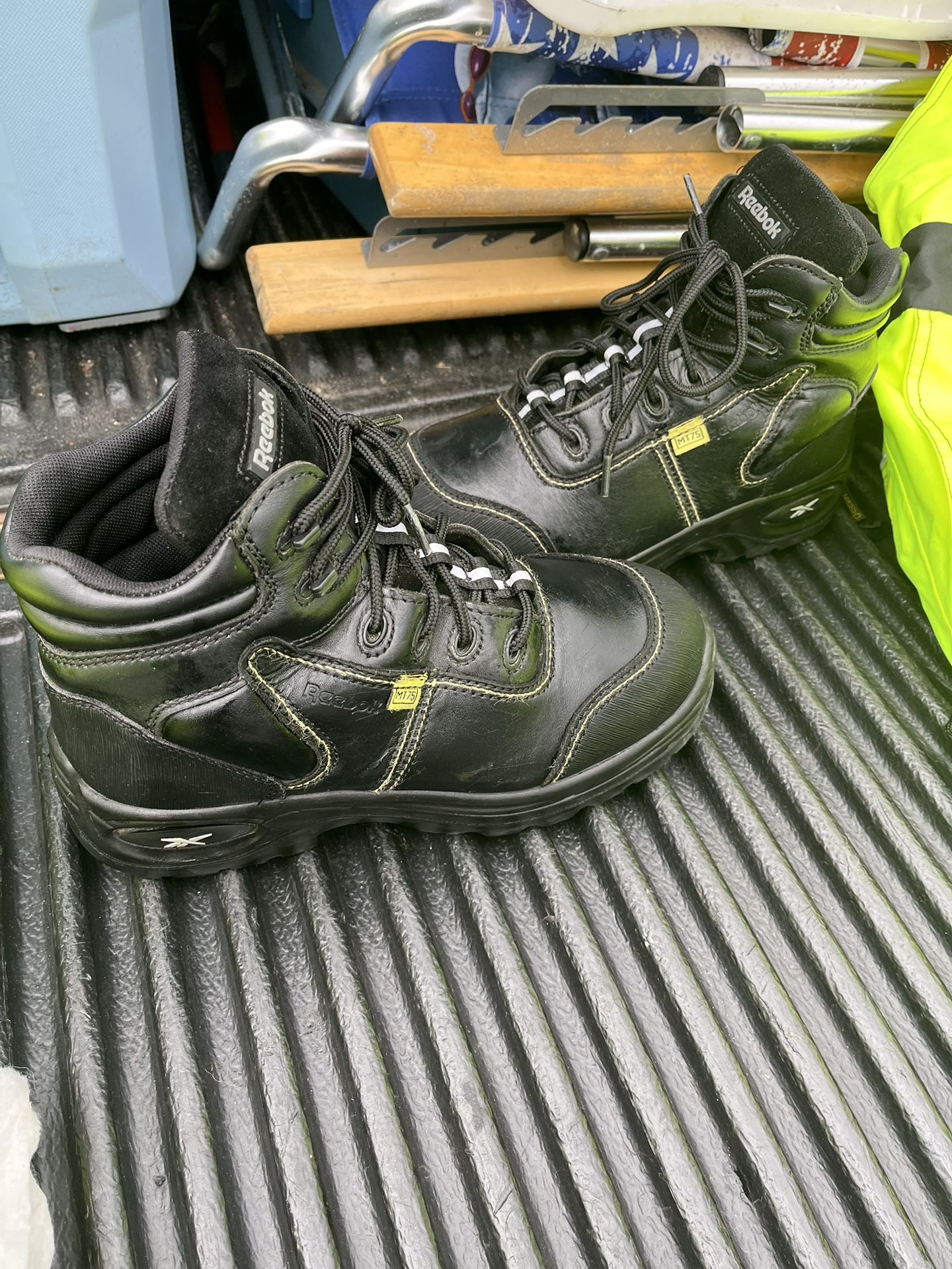 Reebok Safety Shoes And Insulated Overalls