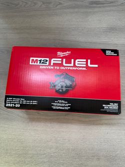 Milwaukee M12 FUEL 12V Lithium-Ion Brushless 5-3/8 in. Cordless Circular Saw (Tool-Only)