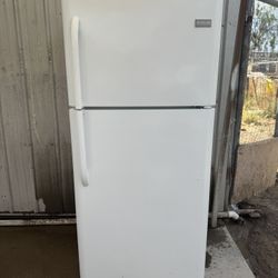 FRIGIDAIRE REFRIGERATOR 