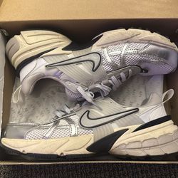 V2K Womens Nike shoe