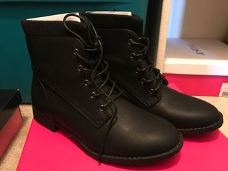 Black boots size 8
