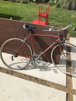 Schwinn 70s Le Tourist Needs a little work.