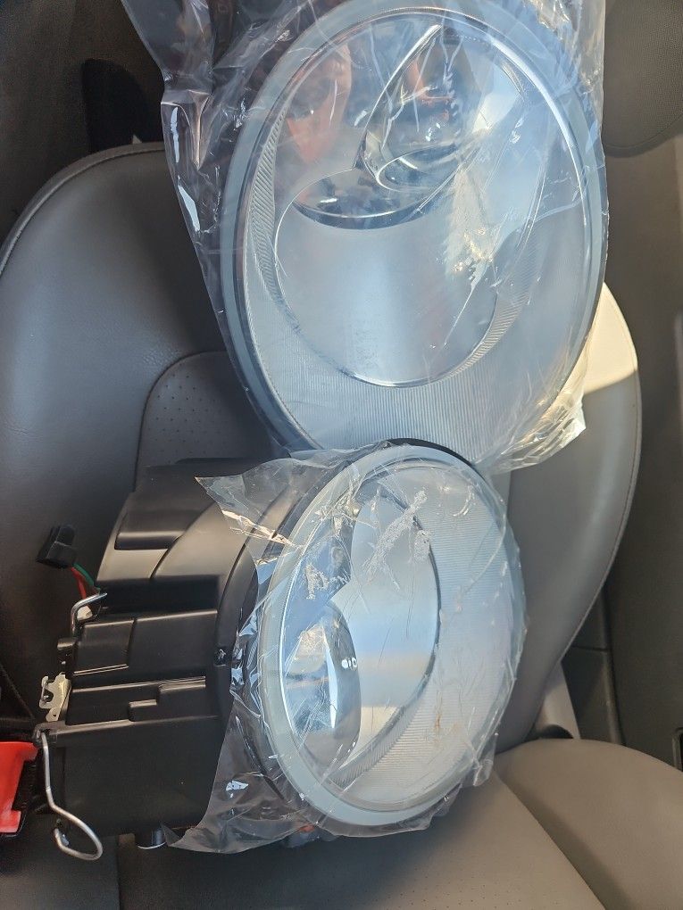 Brand New 2006 Volkswagen Beetle Headlights