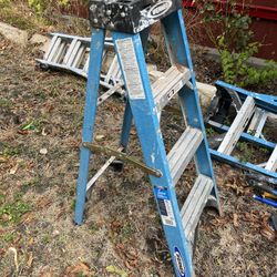 4ft Fiberglass Step Ladder 