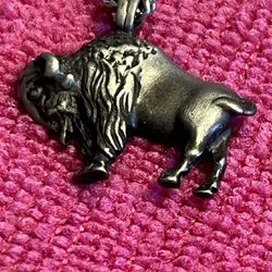 Buffalo Pewter Avon Buffalo Pendant Stamped Avon silver pewter curb chain.New Never been used 