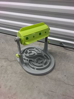 Slow feeder for cats/dogs