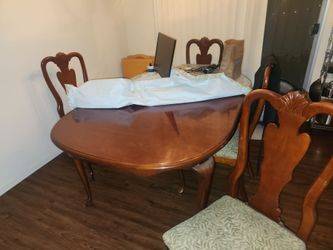 Dinning table and chairs x4