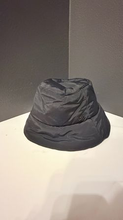 Brand New Alo Yoga Puffer Bucket Hat Size M/L, Color Black