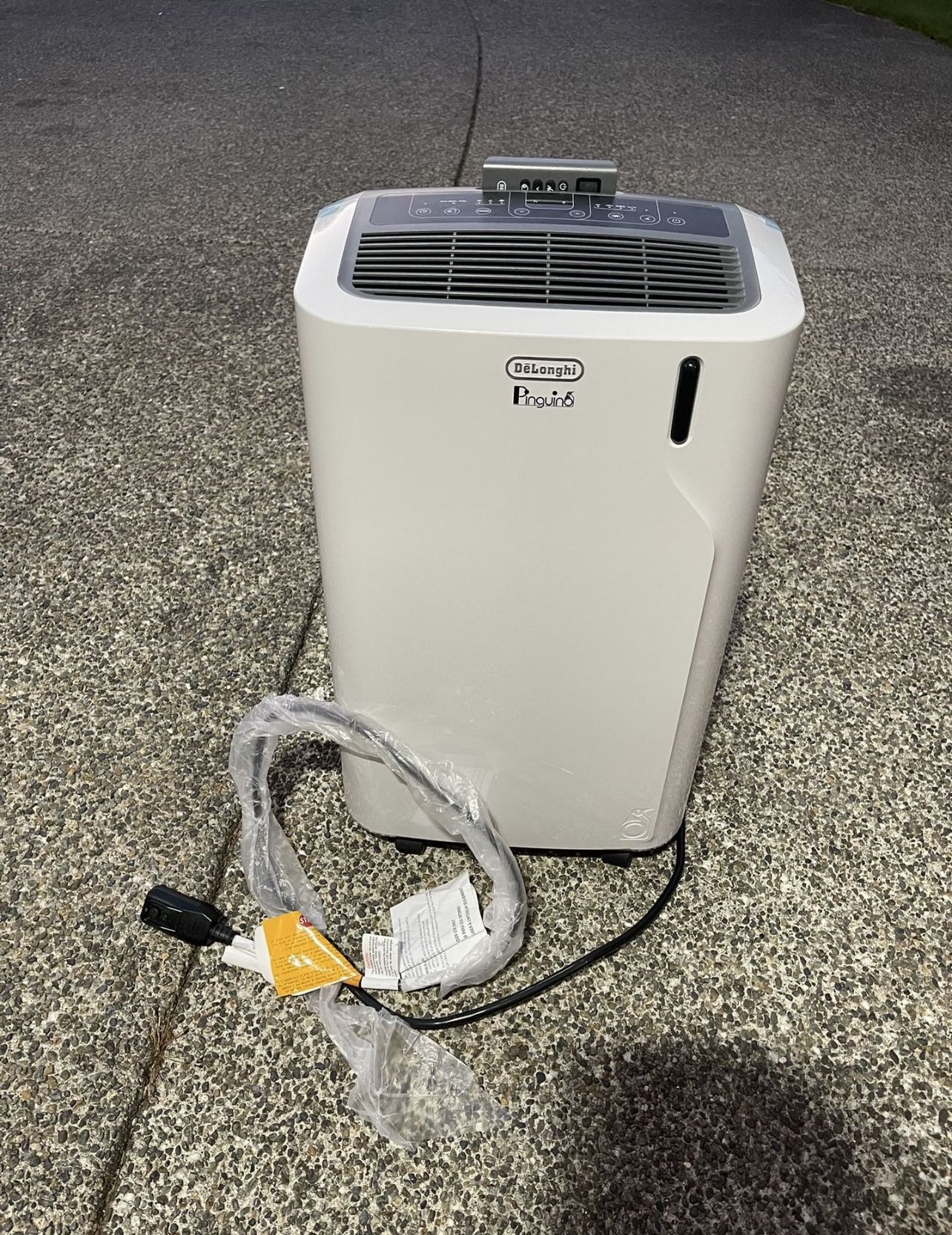 HOT HOT DeLonghi EM375 3-in-1 Portable Air Conditioner, 6900 BTU, 500 sq ft, White