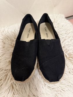 Women Tom’s Size. 8 Good Condition
