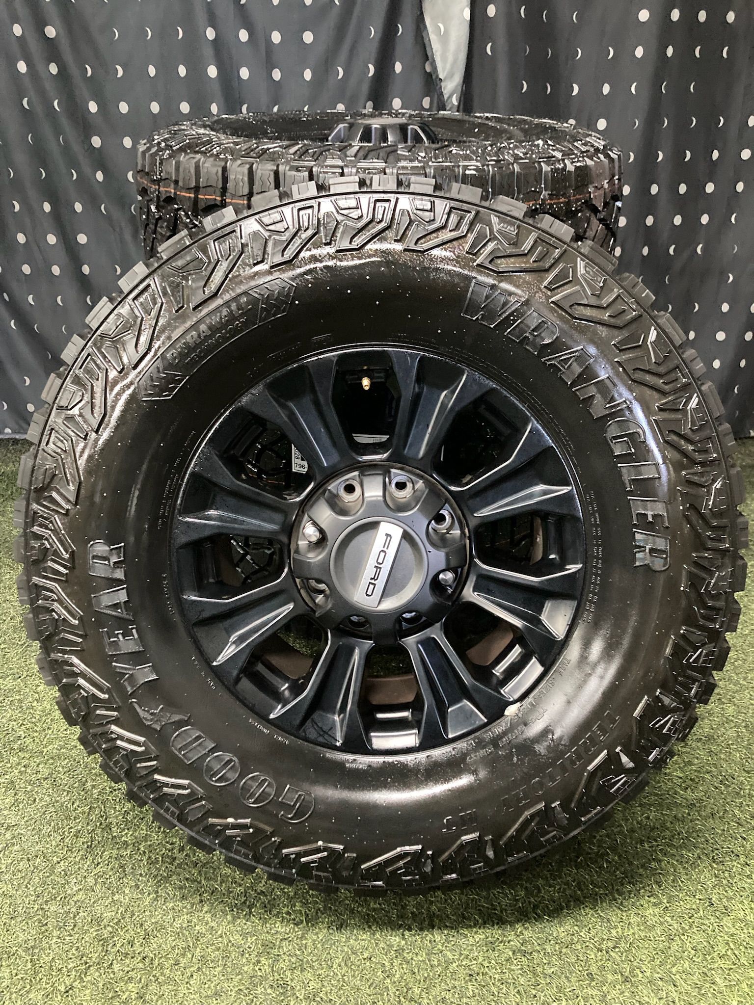 2022 Ford F-250 Super Duty Tremor 8 Lug 18 Inch OEM Wheels