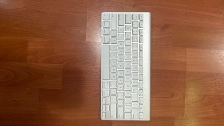 APPLE Wireless keyboard
