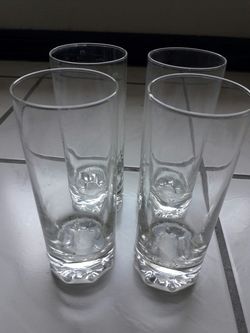 Set of 4 tall bar glasses with unique bottom
