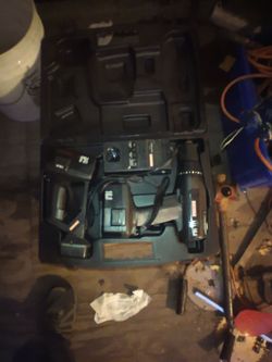Craftsman drilli and flashlight set