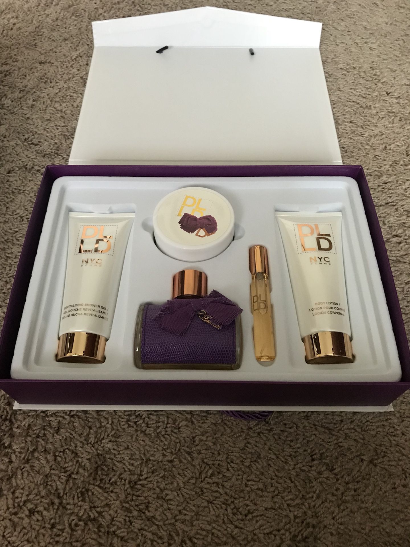 DLLD NYC Perfume and creams kit for Sale in Cape Coral, FL - OfferUp