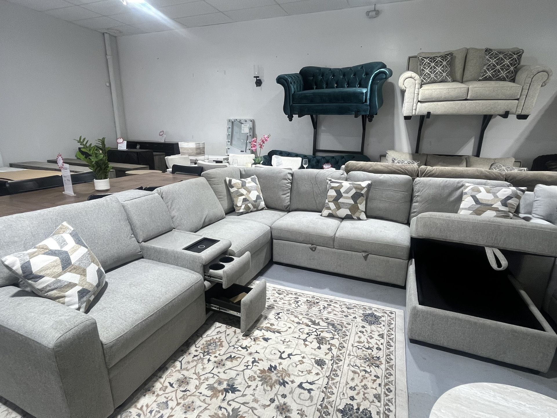 ⭐️New 5pc Sectional W/ Pop Up Sleeper⭐️