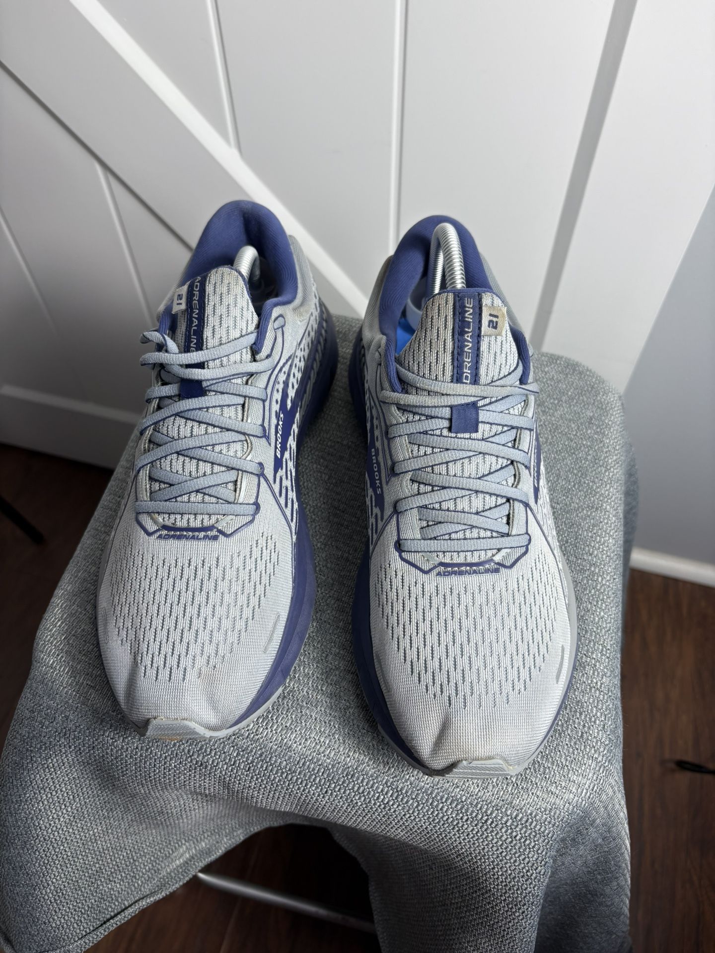 Brooks Men’s Adrenaline GTS 21 Gray Running Shoes Size.10