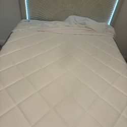 Queen Mattress And Box Spring 