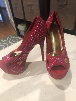 Size 7.5 red heels