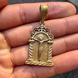 Solid 14k gold Jesus Christ crucifix pendant