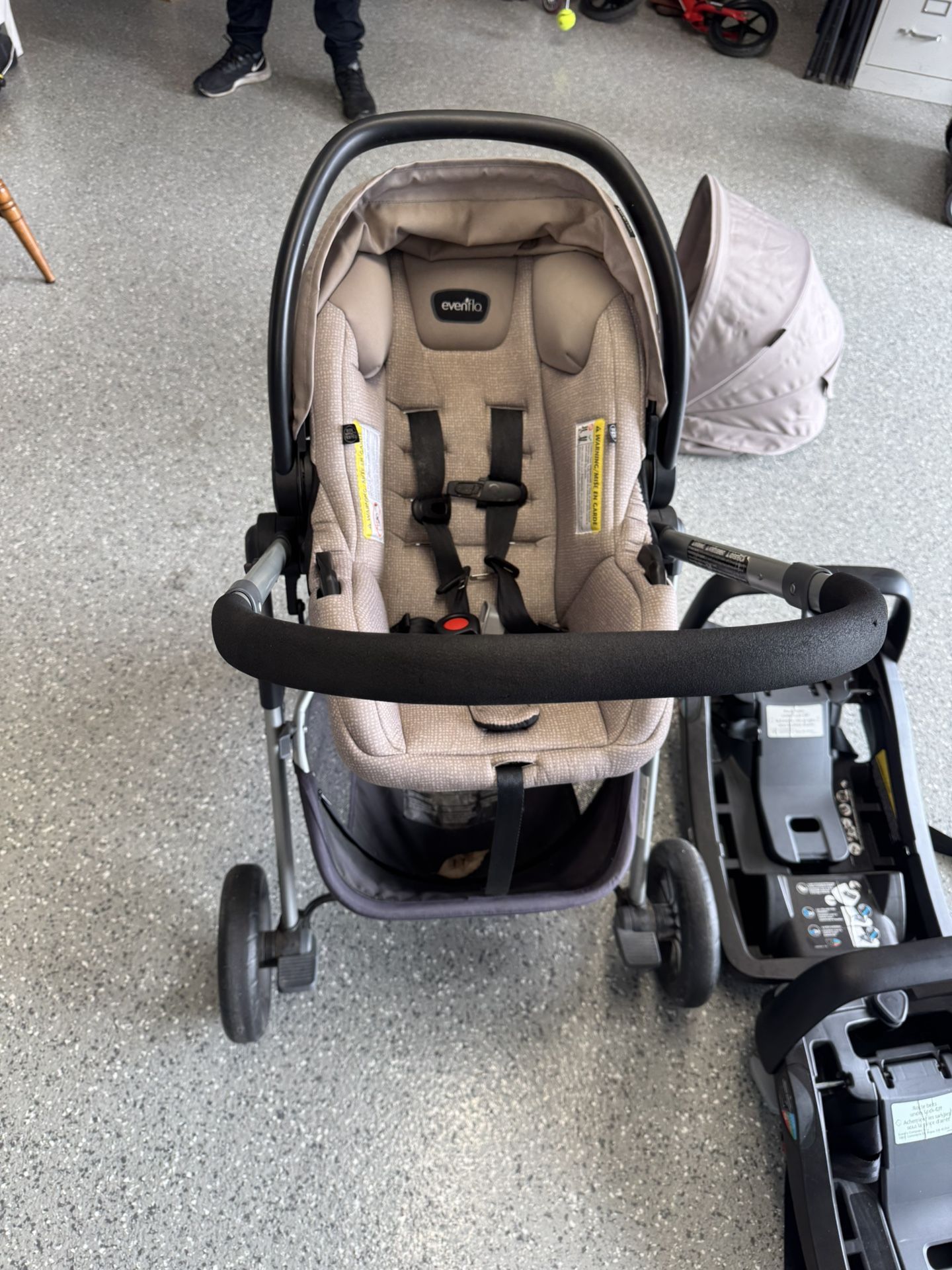 Evenflo Pivot Modular Travel System With Infant Car Seat (Two Car Bases)