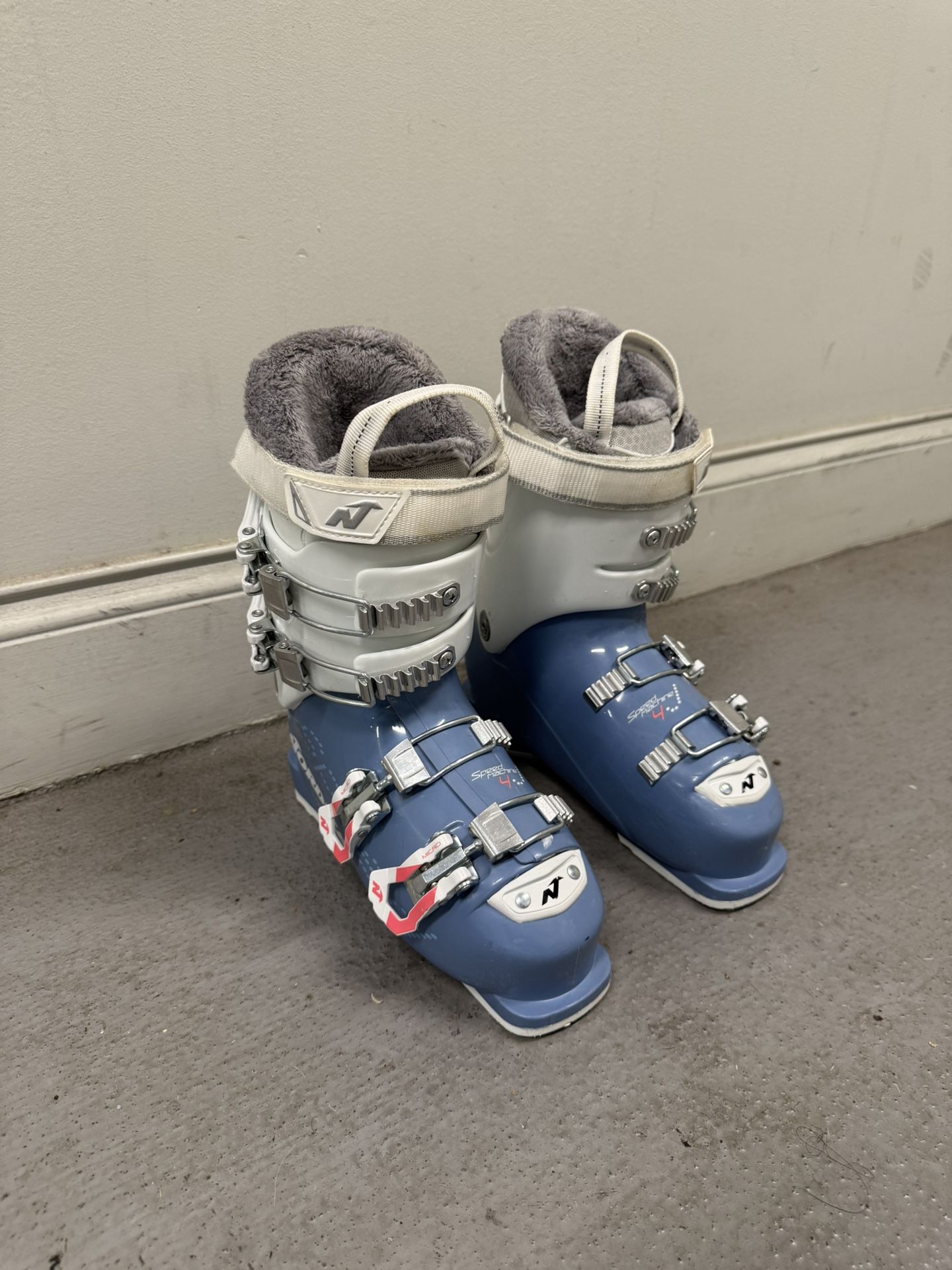 NORDICA Speedmachine 4 J Ski Boots Junior SIZE 21.5 (Good condition) PICK UP IN CORNELIUS